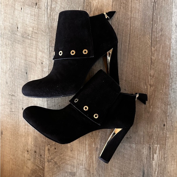 Stuart Weitzman Grommet Fold-over Ankle Boots - Picture 3 of 9